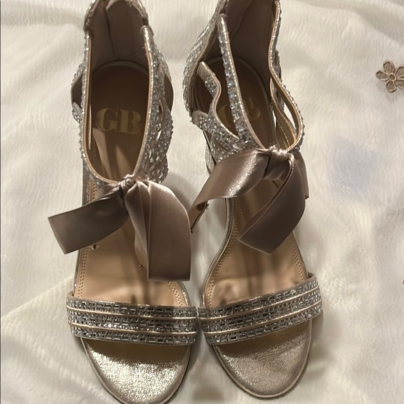 GB Gianni Bini  prom and Gold Heels with Rhinestone Bow Straps. - Picture 4 of 12